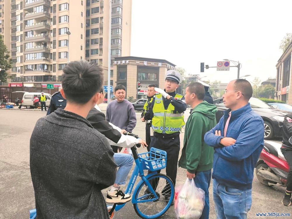 现场征求群众成见建议