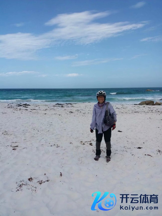 河南六旬大姨8年穷游12国 骑行和谐抑郁症