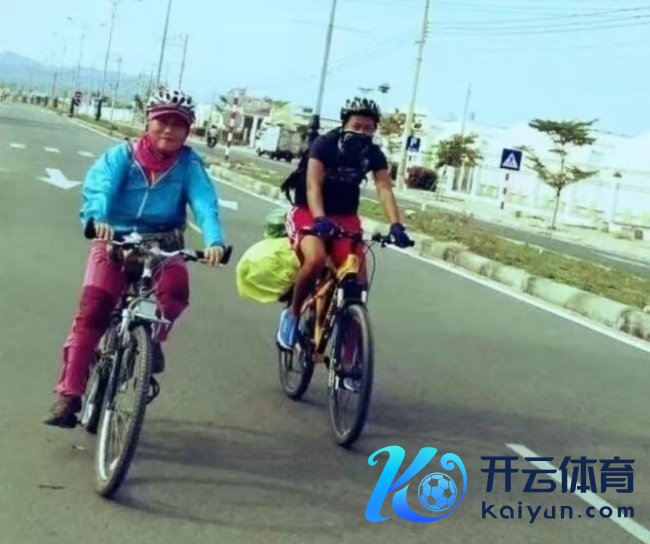 河南六旬大姨8年穷游12国 骑行和谐抑郁症